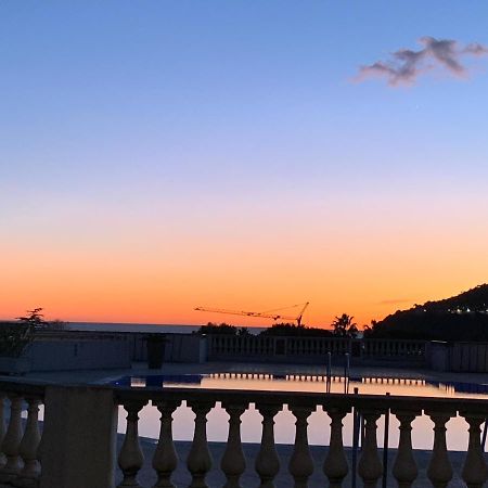 Appartement Agreable En Bord De Mer Вилафранк-сюр-Мер Екстериор снимка