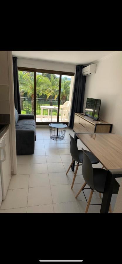 Appartement Agreable En Bord De Mer Вилафранк-сюр-Мер Екстериор снимка